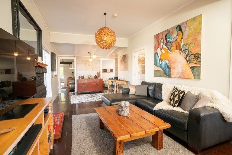 Photo of property in 6 Rauparaha Street, Waikanae Beach, Waikanae, 5036