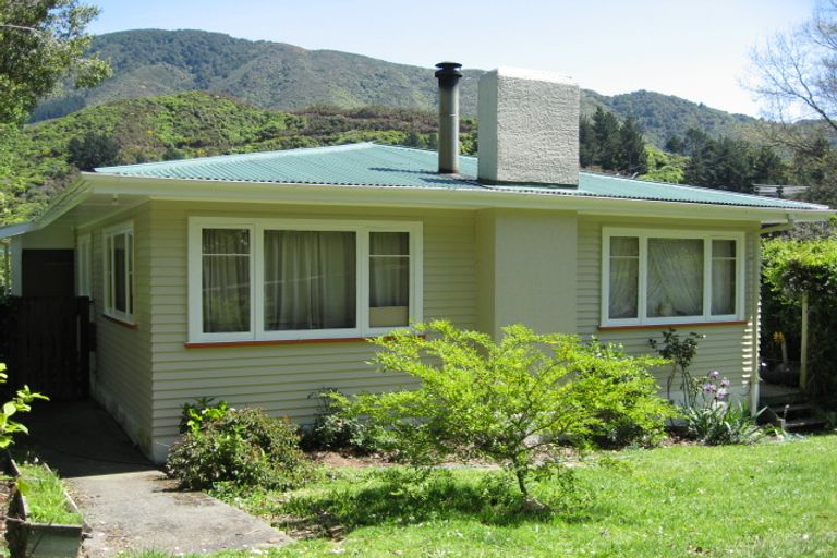 Photo of property in 67 Durham Street, Picton, 7220