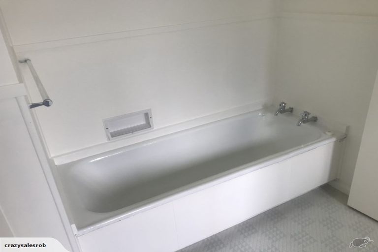 Photo of property in 1/18 Matipo Road, Mairangi Bay, Auckland, 0630