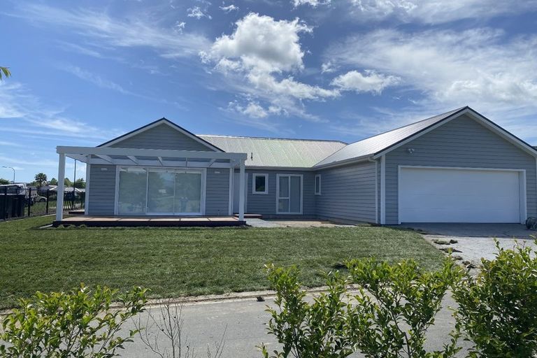 Photo of property in 2 Grove Lane, Omokoroa, 3114