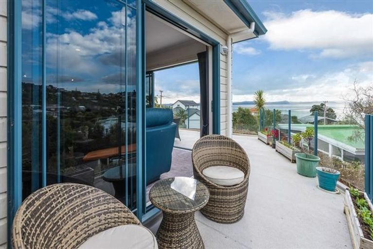 Photo of property in 55 Tindalls Bay Road, Tindalls Beach, Whangaparaoa, 0930