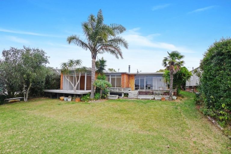 Photo of property in 42 Covil Avenue, Te Atatu South, Auckland, 0610