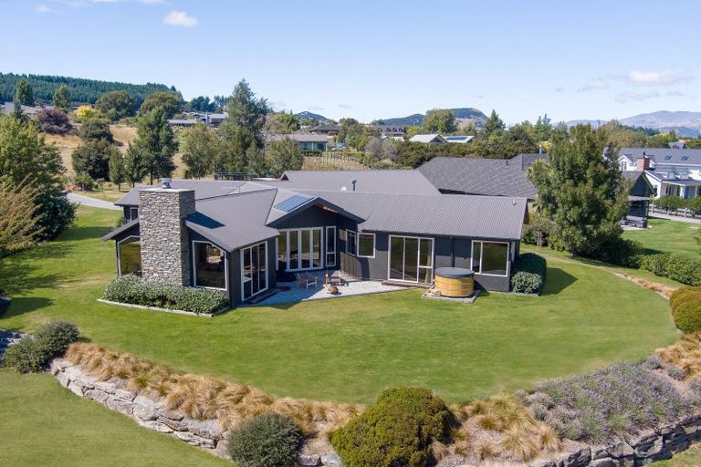 Photo of property in 10 The Terraces, Wanaka, 9305