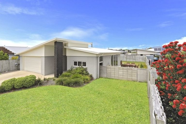 Photo of property in 5 Butterworth Crescent, Papamoa Beach, Papamoa, 3118