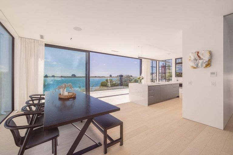 Photo of property in 8a Beachville Road, Redcliffs, Christchurch, 8081