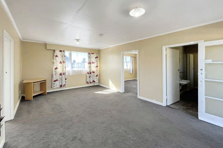 Photo of property in 24 Victoria Avenue, Palmerston North, 4410