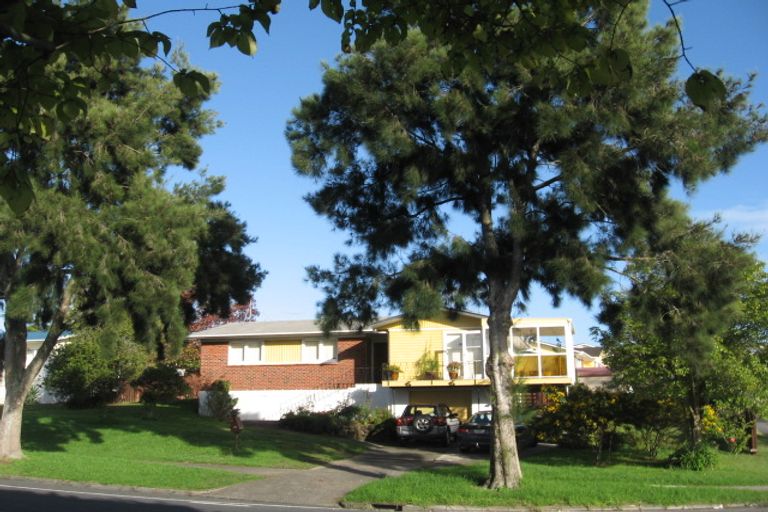 Photo of property in 113 Gossamer Drive, Pakuranga Heights, Auckland, 2010