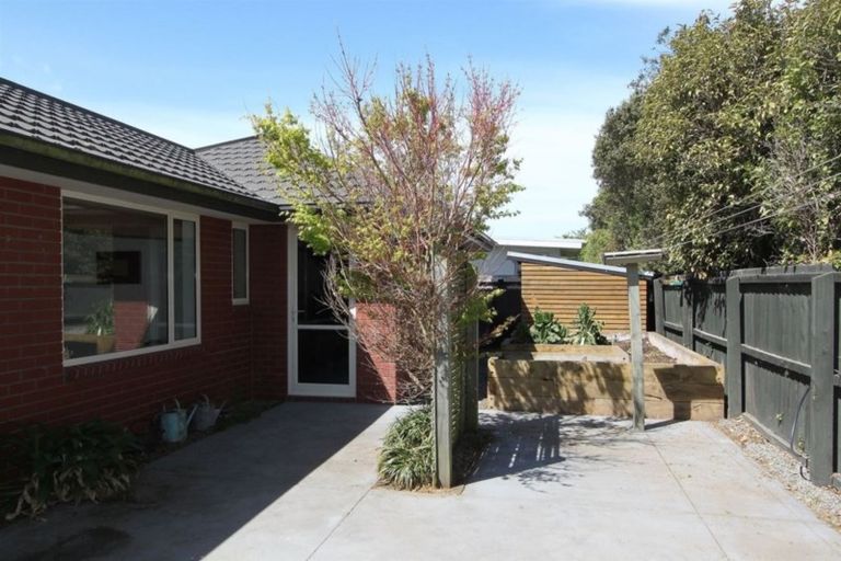 Photo of property in 6 Punga Lane, Parklands, Christchurch, 8083