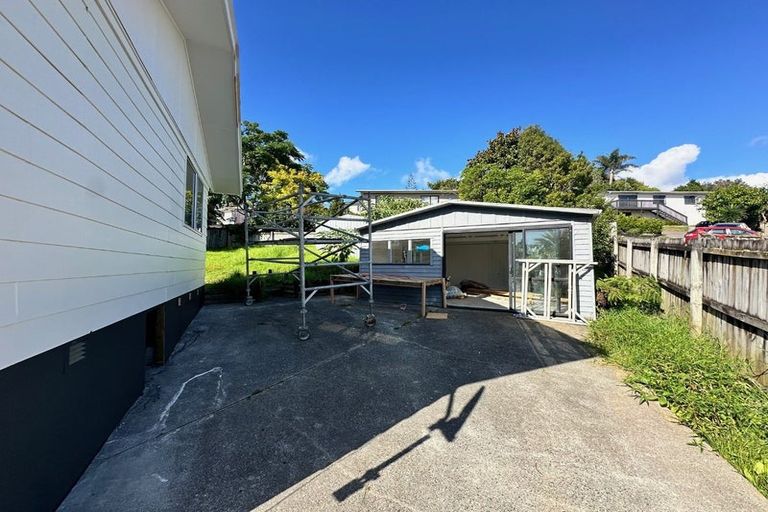 Photo of property in 4 Garton Drive, Massey, Auckland, 0614
