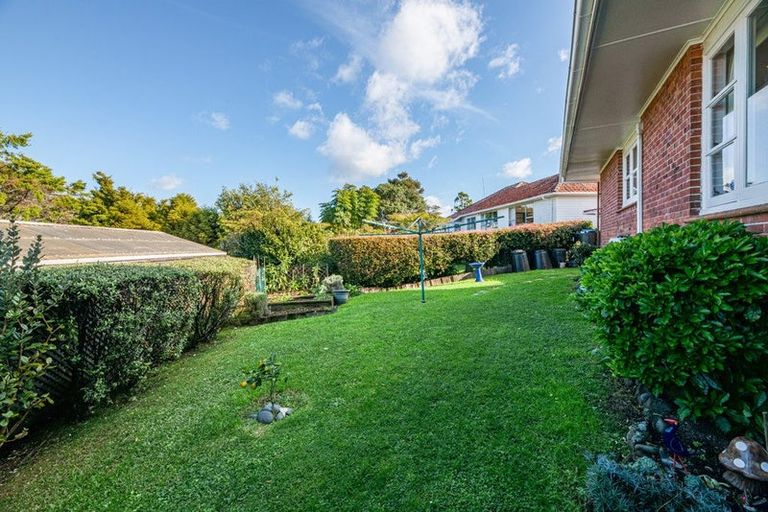Photo of property in 8a Ava Avenue, Titirangi, Auckland, 0604