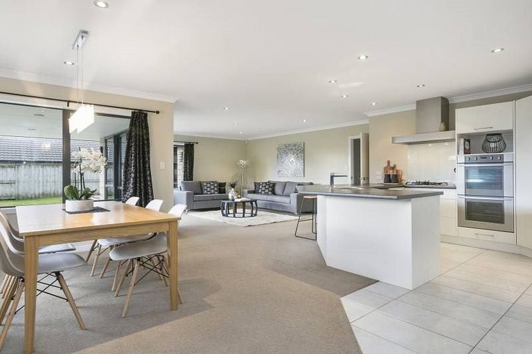 Photo of property in 23 Norfolk Drive, Cambridge, 3434