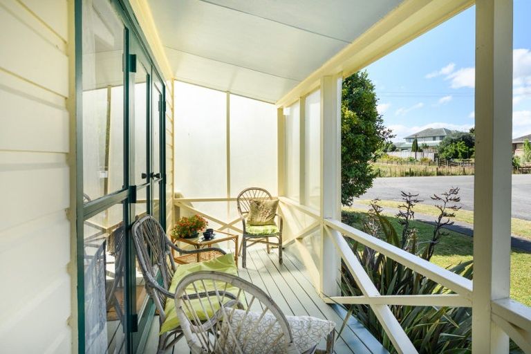 Photo of property in 2 Escort Grove, Awapuni, Palmerston North, 4412