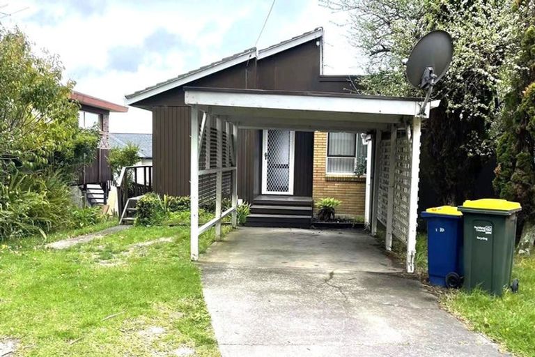 Photo of property in 1/309 Wairau Road, Totara Vale, Auckland, 0627