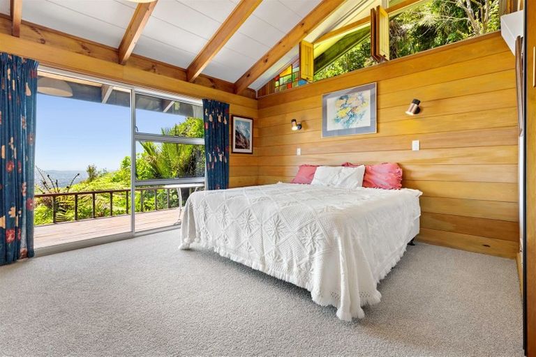 Photo of property in 13 Quinns Road, Waiatarua, Auckland, 0612