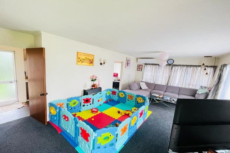 Photo of property in 37 Oakfield Crescent, Pukete, Hamilton, 3200