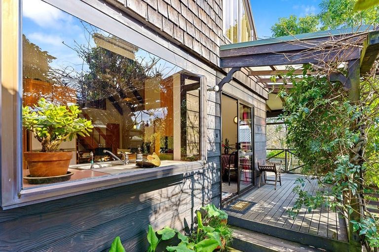 Photo of property in 25 Puriri Road, Waikanae, 5036