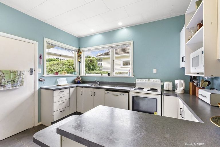 Photo of property in 23 Aplin Terrace, Ngaio, Wellington, 6035