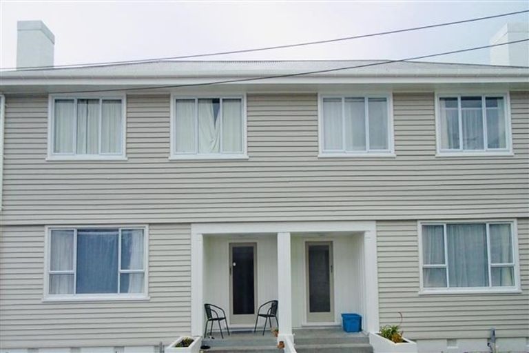 Photo of property in 27 Bulteel Street, New Plymouth, 4310