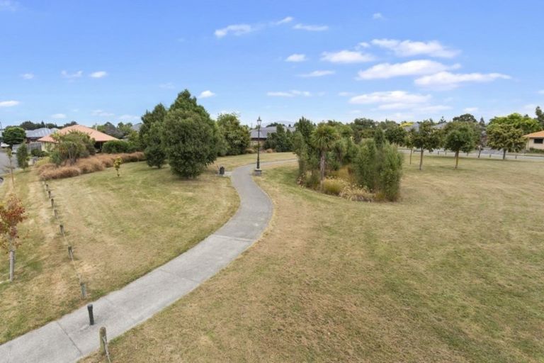 Photo of property in 15 Hawkins Place, Rangiora, 7400