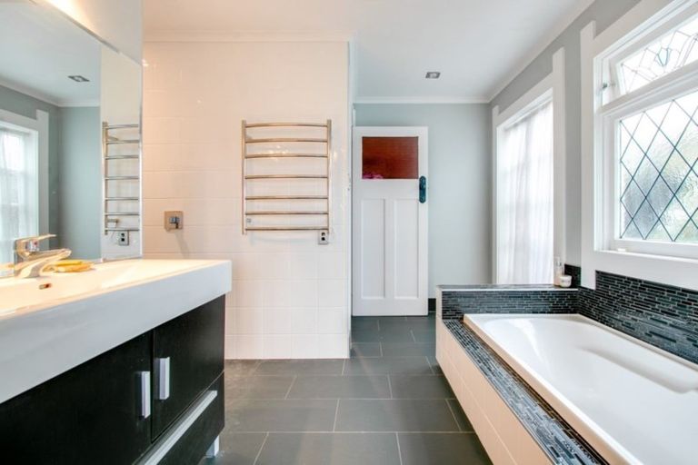 Photo of property in 25 Kennedy Road, Napier South, Napier, 4110