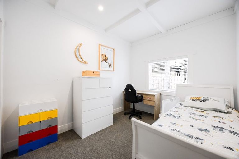 Photo of property in 9 Ocean View Road, Hillcrest, Auckland, 0627