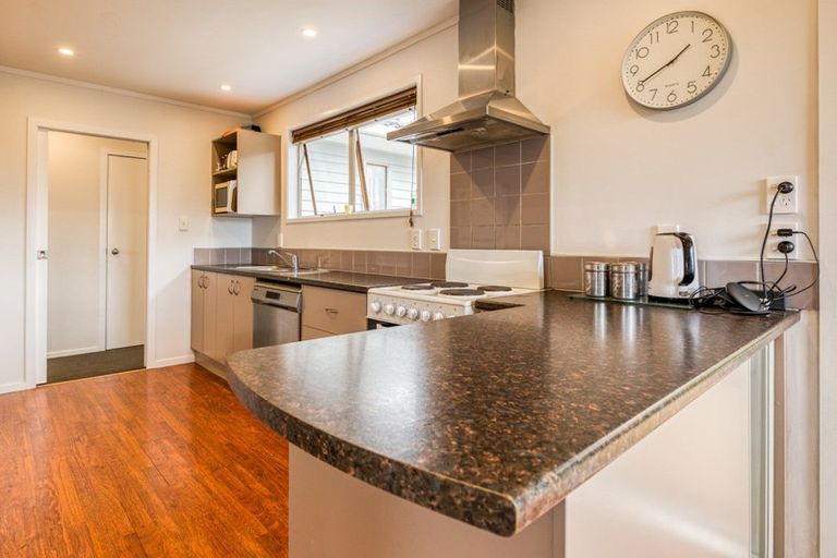 Photo of property in 112 Colwill Road, Massey, Auckland, 0614