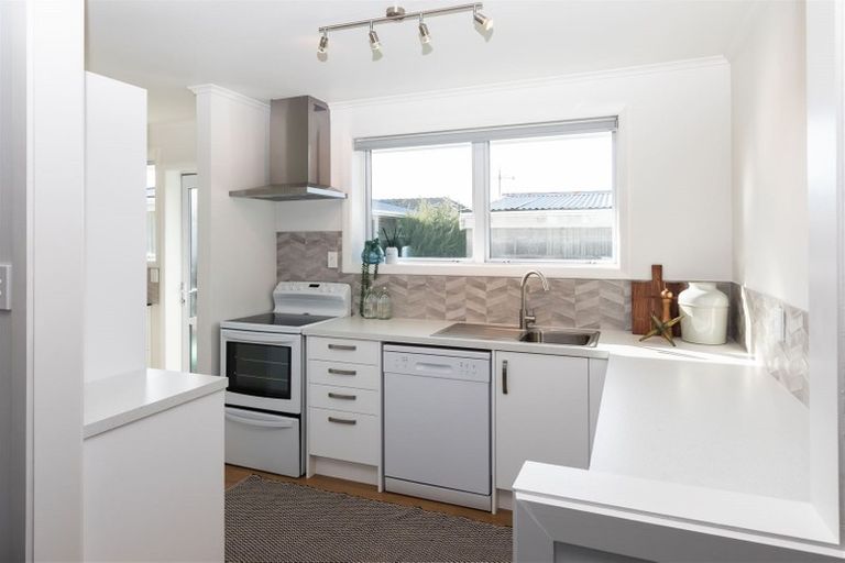 Photo of property in 19 Camelia Place, Islington, Christchurch, 8042