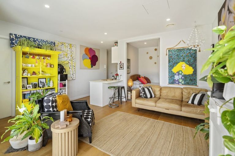 Photo of property in Frank Sargeson Apts, 2/74g Anzac Street, Takapuna, Auckland, 0622