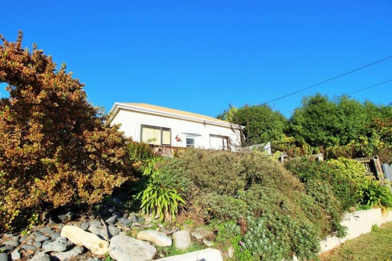 Photo of property in 77 Test Street, South Hill, Oamaru, 9400
