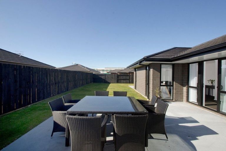 Photo of property in 39 Rainey Crescent, Papamoa Beach, Papamoa, 3118