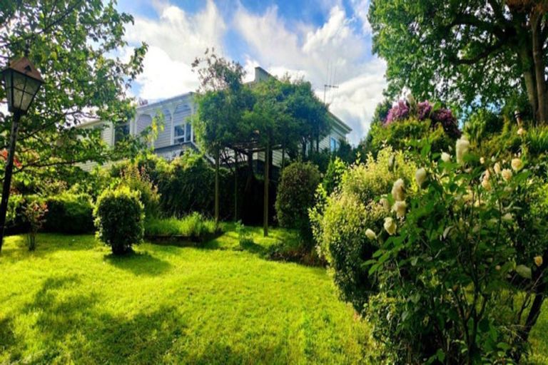 Photo of property in 16 Hunter Street, Dannevirke, 4930
