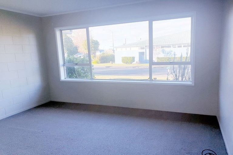 Photo of property in 1/1 Greenock Road, Ranui, Auckland, 0612