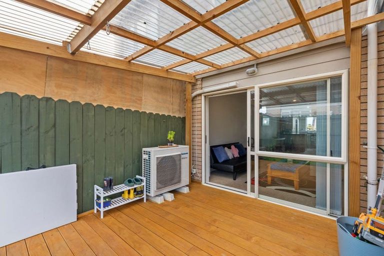 Photo of property in 65 Brashier Circle, Sunnyvale, Auckland, 0612