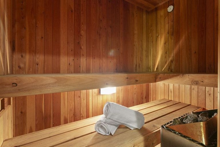 Photo of property in 6 Portal Place, Murrays Bay, Auckland, 0630