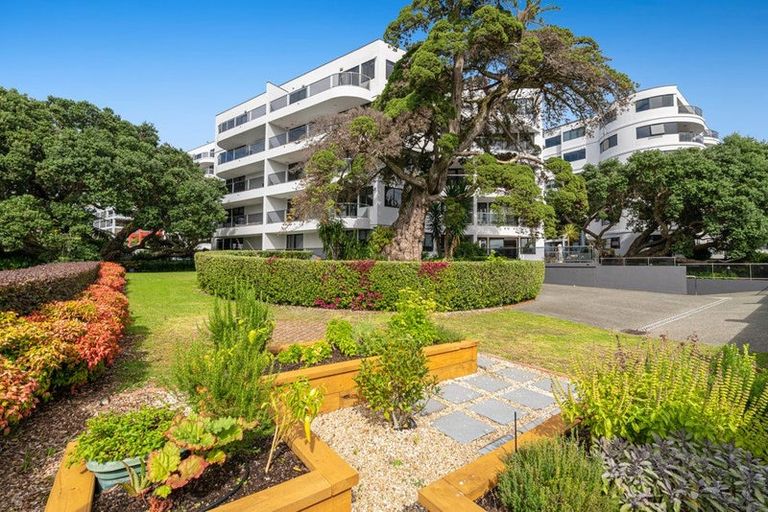 Photo of property in 1b/5 The Promenade, Takapuna, Auckland, 0622