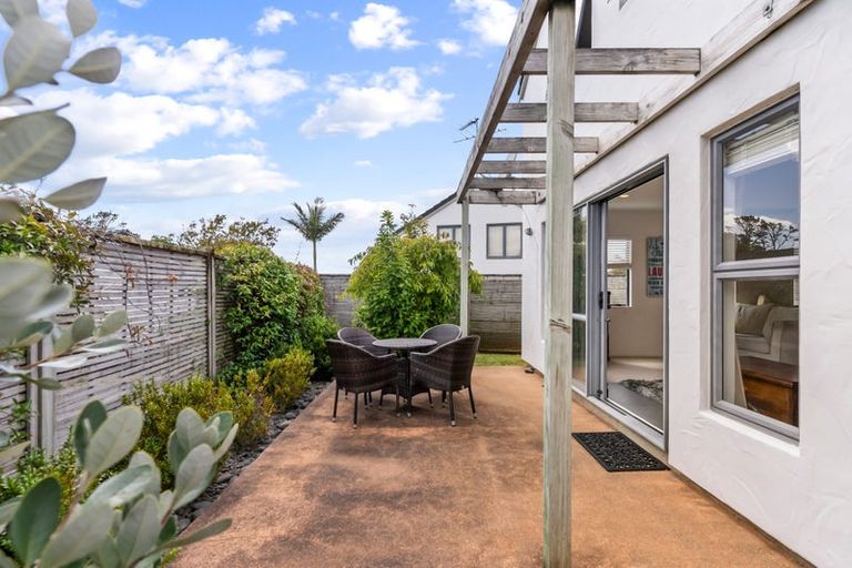 Photo of property in 3/64 Schnapper Rock Road, Schnapper Rock, Auckland, 0632