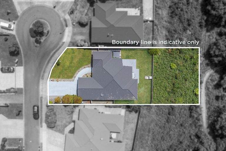 Photo of property in 10 Tararua Close, Aotea, Porirua, 5024