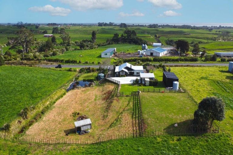 Photo of property in 1385 South Road, Kaitake, New Plymouth, 4374