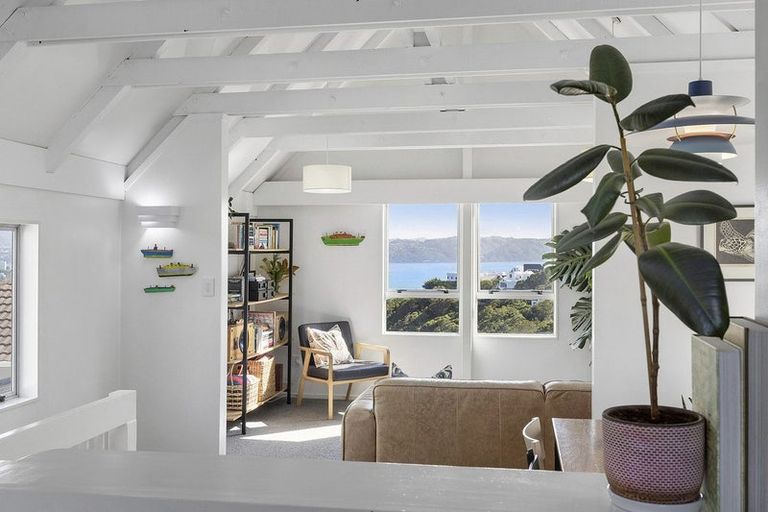 Photo of property in 77 Kaikoura Street, Maupuia, Wellington, 6022