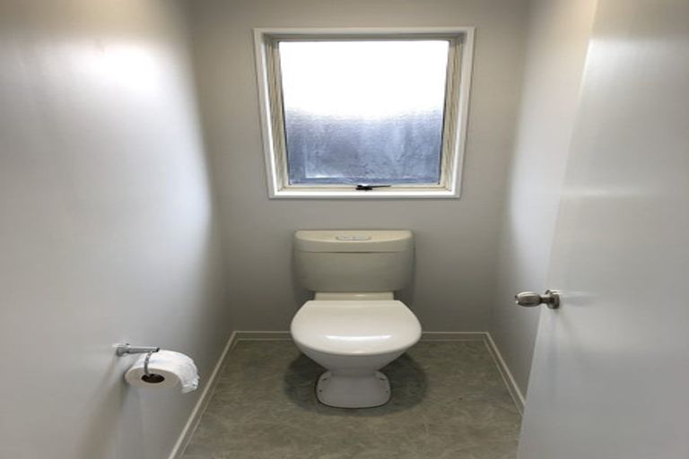 Photo of property in 3 Lydia Place, Kelvin Grove, Palmerston North, 4414