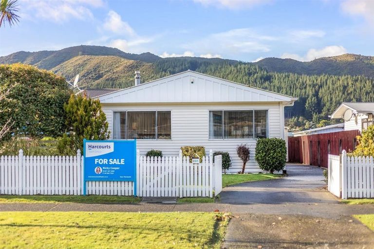 Photo of property in 236 Wellington Road, Wainuiomata, Lower Hutt, 5014