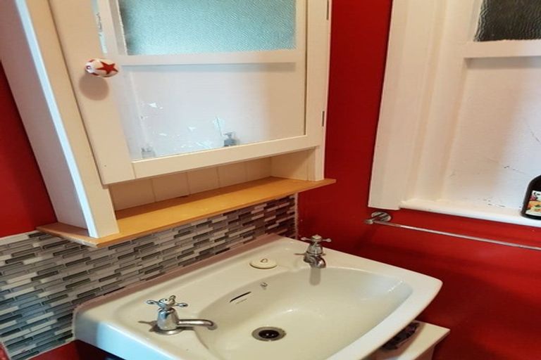 Photo of property in 15a Whaui Street, Vogeltown, Wellington, 6021