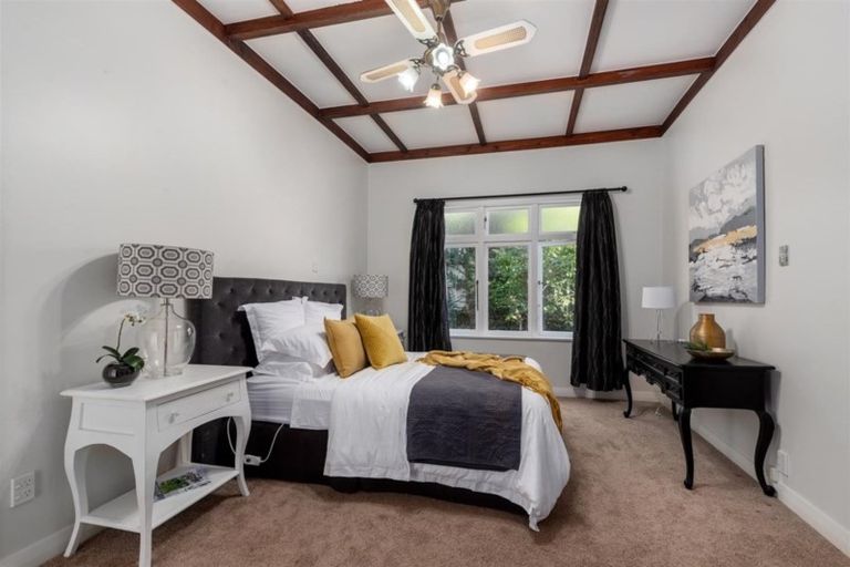 Photo of property in 2 Glade Place, Birkenhead, Auckland, 0626