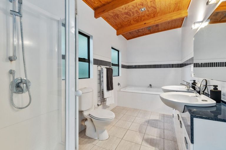 Photo of property in 4/9a Melandra Road, Stanmore Bay, Whangaparaoa, 0932