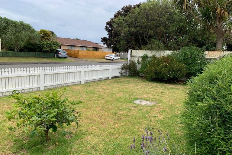 Photo of property in 38 Norfolk Crescent, Otaki Beach, Otaki, 5512
