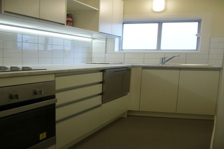 Photo of property in 4 Hawker Street, Mount Victoria, Wellington, 6011