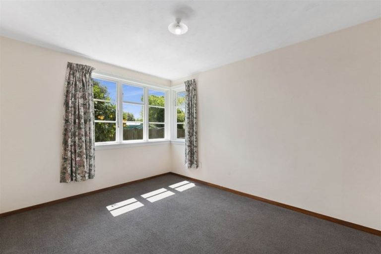 Photo of property in 32 Hollyford Avenue, Bryndwr, Christchurch, 8053