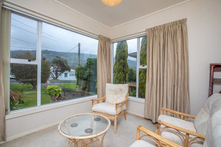 Photo of property in 27 Ngatitoa Street, Tawa, Wellington, 5028
