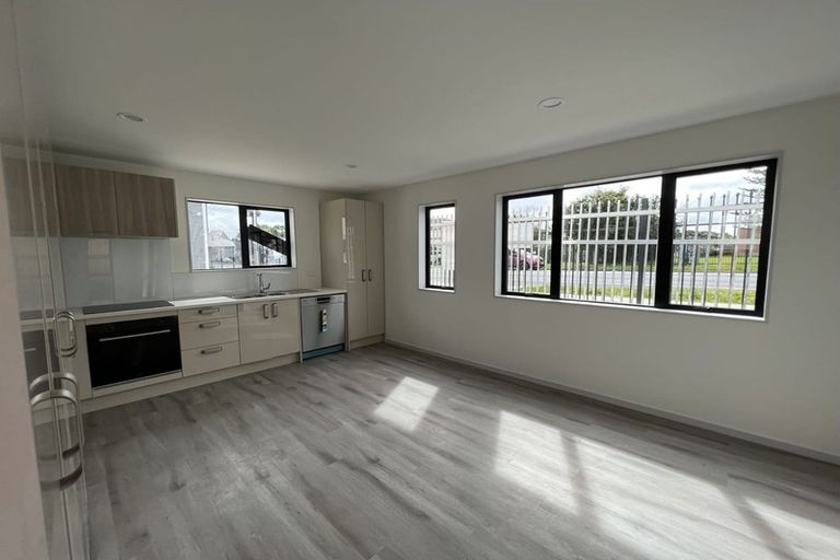 Photo of property in 2 Matukutureia Lane, Manurewa, Auckland, 2102