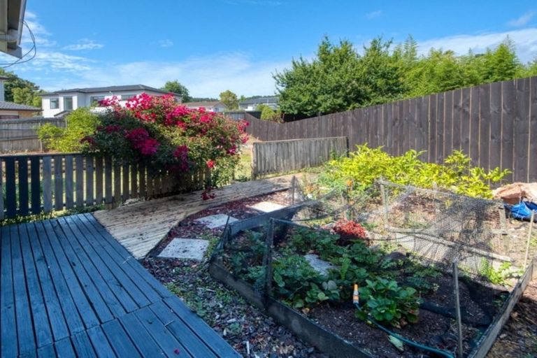 Photo of property in 28 Matama Road, Glen Eden, Auckland, 0602